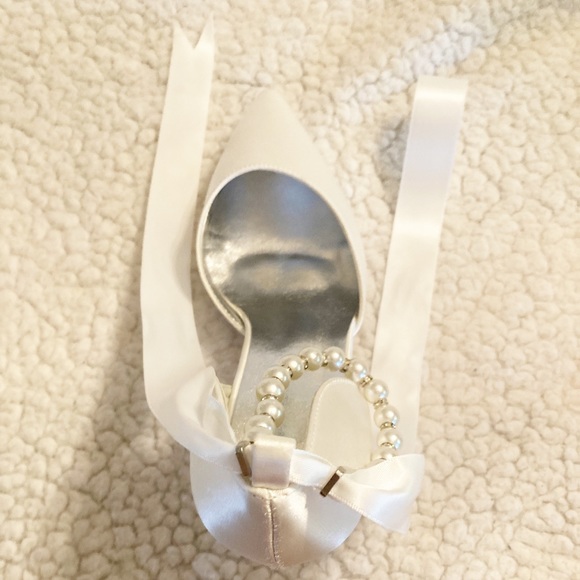 White Wedding Heels/ Pumps - Picture 4 of 6